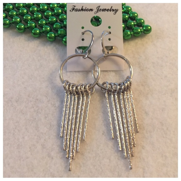 Silvertone Chandelier Earring - Picture 1 of 3